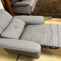 ニトリ電動リクライニングソファの画像