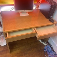 無料　木製デスク　天板60x92 高さ72cmの画像