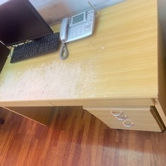 木製デスク　袖机付き　60x120 高さ70センチの画像