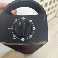 タワー型 扇風機 ブラウンの画像