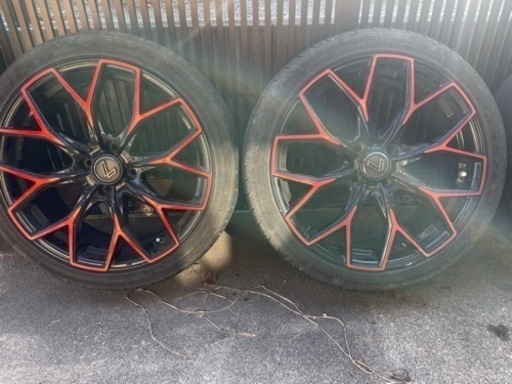 赤黒のアルミホイール
