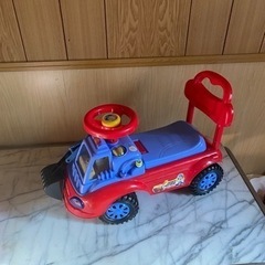 電動乗用ショベルカー　働く車　押し車　足蹴り車　子供用　おもちゃ...