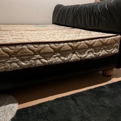 ベッド　クイーンサイズの画像