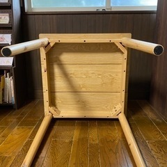 ダイニングテーブルの画像
