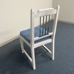 【元値17,600円！】天然木にデニム風のクッションを組み合わせた、お洒落なダイニングチェアの画像