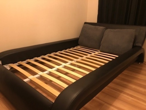 セミダブルベッド　フレームのみ　女性使用品　定価１５万程度