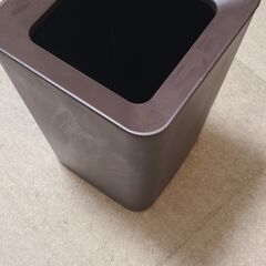 袋の見えないゴミ箱　茶色