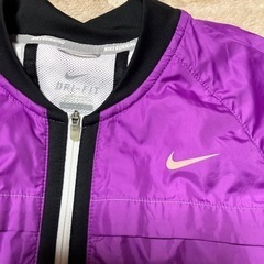 美品　NIKE 婦人用ジャケットの画像
