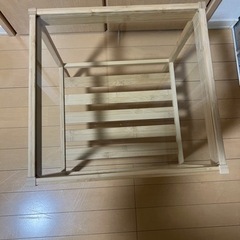 ベットサイドテーブルの画像