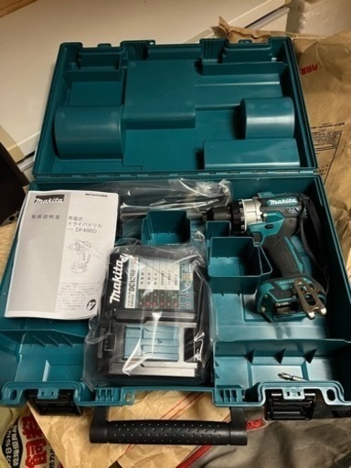 マキタDF486Dの本体とグリップ、充電器とケース、新品未使用