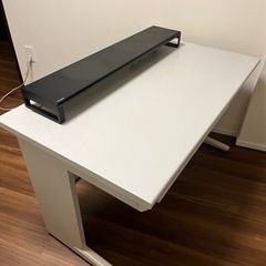 パソコンデスクの画像