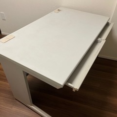 パソコンデスクの画像