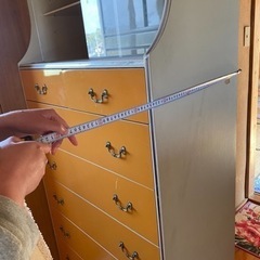 レトロなタンスの画像