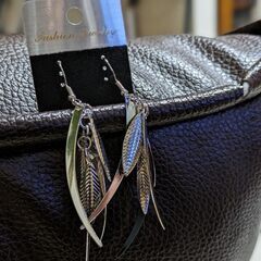 リーフ型フリンジピアス（新品）シルバーの画像