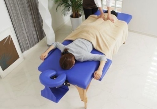 携帯用　折りたたみマッサージ台　軽量　出張サービス時に便利
