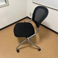 キャスター付きオフィスチェア