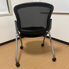 キャスター付きオフィスチェアの画像