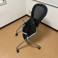 キャスター付きオフィスチェアの画像
