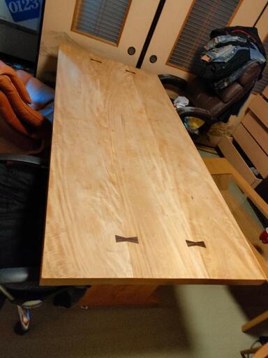 艶が良いトチのダイニングテーブル 大塚家具で買った職人の逸品