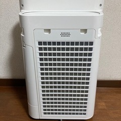 シャープ 加湿空気清浄機 KC-F50-W 2016年製の画像