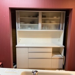 土曜日まで掲載。大型食器棚　キッチンボード