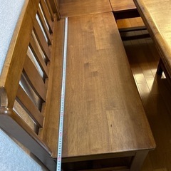ダイニングテーブルセット　椅子2人用二脚付き　収納ありの画像