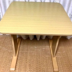 ニトリ ダイニングテーブル2人用の画像