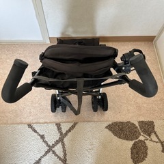 JEEP ベビーカー　ブラック　ドリンクホルダー付きの画像