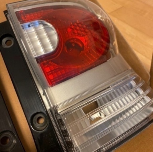 タントカスタム 純正テールレンズ