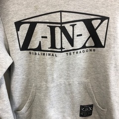 伊東大輝ブランドZINX フード付きトレーナーの画像