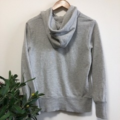 伊東大輝ブランドZINX フード付きトレーナーの画像