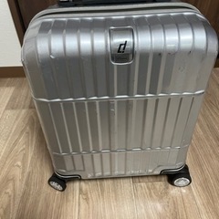 スーツケース小さめ　取りに来られる方のみ