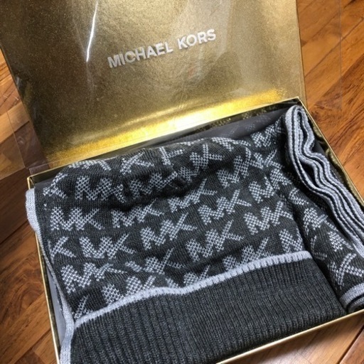 MICHAEL KORS ニット帽&マフラーセット(未使用)箱付き