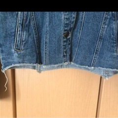【FOREVER 21】デニム切りっぱなしバック刺繍入　Gジャンの画像