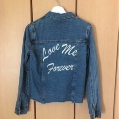 【FOREVER 21】デニム切りっぱなしバック刺繍入　Gジャンの画像