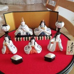 陶器製の雛人形の画像