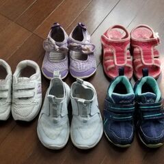 3月半ばまでです　15～16　子供靴　スニーカー　サンダル