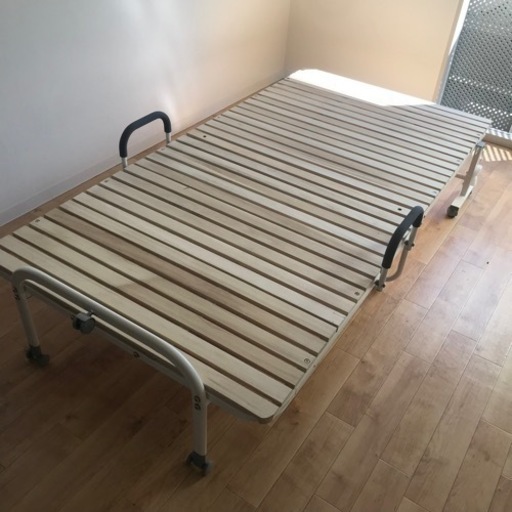 美品　折り畳みベット