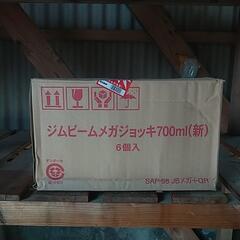 角ハイとジムビームのジョッキの画像