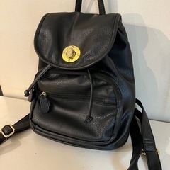 黒リュックの画像