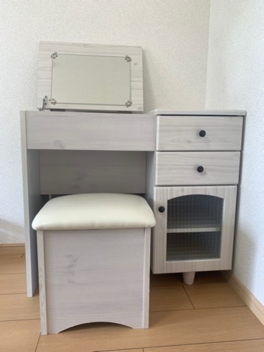 ドレッサー。美品。横80cm奥40cm高さ71cm