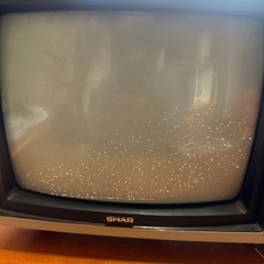 赤い古いカラーテレビです①の画像