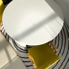 テーブル、椅子セットの画像