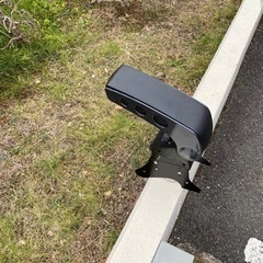 肘掛け　車