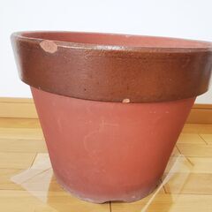 植木鉢　素焼き6つ　木製1つ　計7つ　鉄製のプランター置き4つの画像