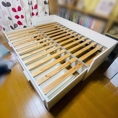 幅調節付き白ベッド　87センチ〜160センチの画像