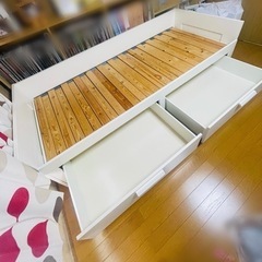幅調節付き白ベッド　87センチ〜160センチの画像