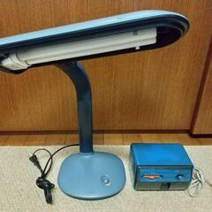 中古デスクライト及び電気鉛筆削り