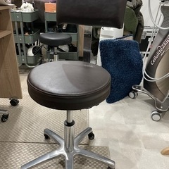 キャスター付き椅子