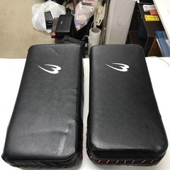 K2402-366 BODYMAKER キックミット 2個セット バラ売り不可 キズ汚れ有りの画像